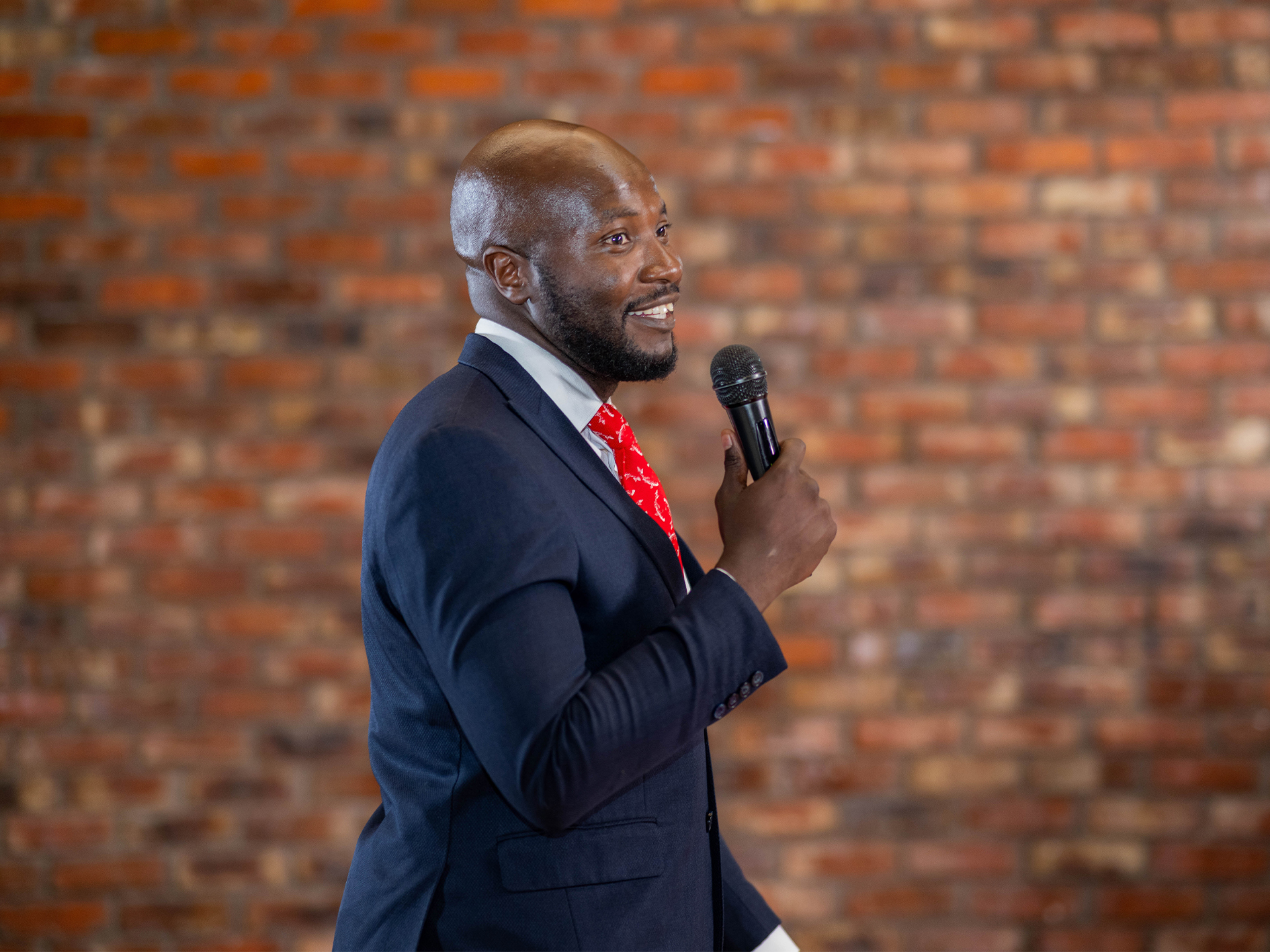 WHEN CUSTOMER SERVICE STARTS WITH “GOOD MORNING, SIR!”